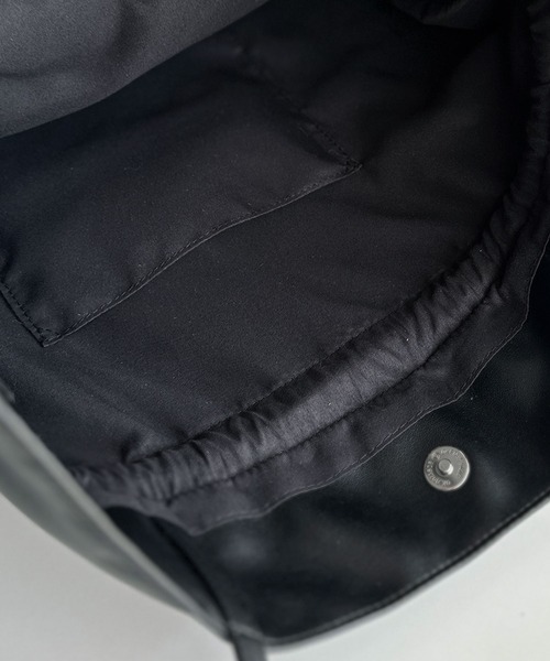 classicalelf（クラシカルエルフ）の「【classicalelf】きゅっと絞って可愛さ◎フェイクレザービッグトートバッグ（トートバッグ・レディース・ブラック/アイボリー・ONE SIZE）」の13枚目の写真