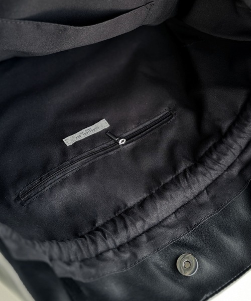 classicalelf（クラシカルエルフ）の「【classicalelf】きゅっと絞って可愛さ◎フェイクレザービッグトートバッグ（トートバッグ・レディース・ブラック/アイボリー・ONE SIZE）」の12枚目の写真