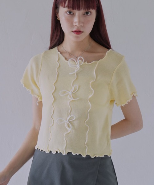 Uenui(ウニュイ)の「【 cunii 】リボンディテール×配色ステッチフリルニットトップス(Tシャツ/カットソー・レディース・ブルー系その他/ピンク/イエロー/ホワイト/ブラック・FREE)」の4枚目の写真