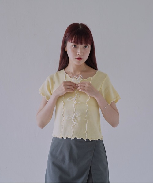 Uenui(ウニュイ)の「【 cunii 】リボンディテール×配色ステッチフリルニットトップス(Tシャツ/カットソー・レディース・ブルー系その他/ピンク/イエロー/ホワイト/ブラック・FREE)」の12枚目の写真