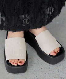 HUG.U（ハグユー）の「厚底サンダル（サンダル）」