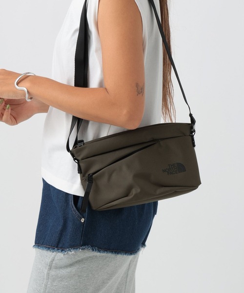 THE NORTH FACE（ザノースフェイス）の「【THE NORTH FACE(ザ・ノース・フェイス)】Pyrenees SH（ショルダーバッグ・レディース・ブラック/カーキ/ライトグレー・FREE）」の3枚目の写真