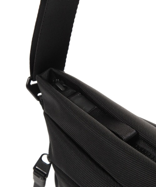 THE NORTH FACE（ザノースフェイス）の「【THE NORTH FACE(ザ・ノース・フェイス)】Pyrenees SH（ショルダーバッグ・レディース・ブラック/カーキ/ライトグレー・FREE）」の11枚目の写真