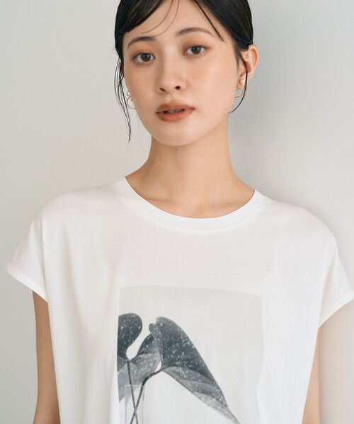 YECCA VECCA（イェッカヴェッカ）の「フォトプリントTee（Tシャツ/カットソー・レディース・ダークベージュ/オフホワイト/ブラック・FREE）」の8枚目の写真