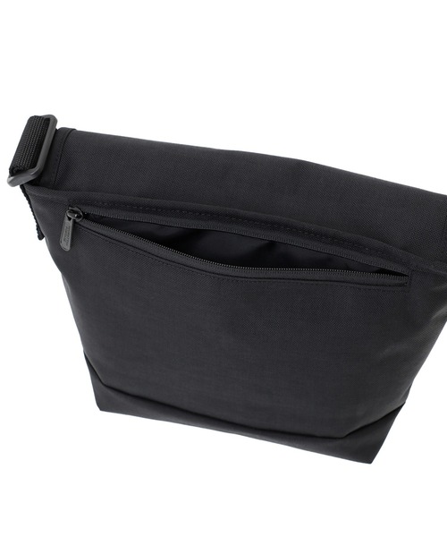 Manhattan Portage(マンハッタンポーテージ)の「NYLON MESSENGER BAG JR (SM) BP W/DIV TMP(メッセンジャーバッグ・メンズ・ブラック・SMALL)」の14枚目の写真