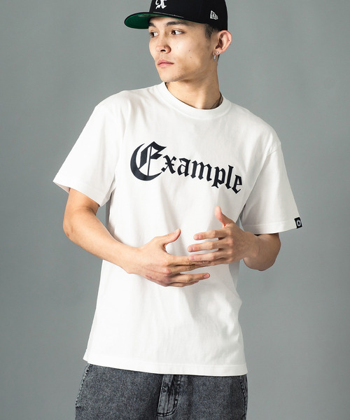 EXAMPLE(エグザンプル)の「EXAMPLE OE LOGO COLLEGE S/S TEE(Tシャツ/カットソー・メンズ・ブラック/ホワイト・XXL/XL/L/M)」の3枚目の写真