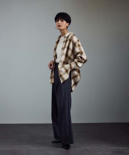 SALON adam et rope'(サロン アダム エ ロペ)の「Shuttlenotesオンブレチェックネクタイシャツ(シャツ/ブラウス・レディース・ブルー系その他/ベージュ系その他・FREE)」の5枚目の写真