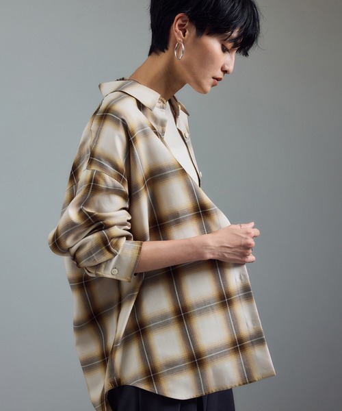 SALON adam et rope'(サロン アダム エ ロペ)の「Shuttlenotesオンブレチェックネクタイシャツ(シャツ/ブラウス・レディース・ブルー系その他/ベージュ系その他・FREE)」の6枚目の写真