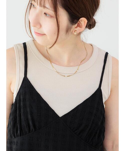 Te chichi TERRASSE(テチチテラス)の「ワッフルクルーネックタンクトップ(タンクトップ・レディース・オフホワイト/ブラック/ベージュ・F)」の3枚目の写真