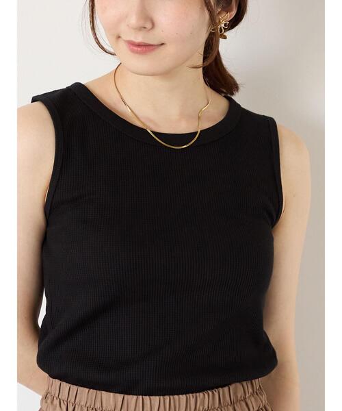 Te chichi TERRASSE(テチチテラス)の「ワッフルクルーネックタンクトップ(タンクトップ・レディース・オフホワイト/ブラック/ベージュ・F)」の2枚目の写真