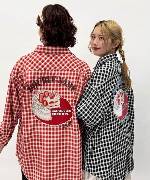 DOUBLE NAME（ダブルネーム）の「ギンガムチェックBACK刺しゅうチュニックシャツ（シャツ/ブラウス・レディース・レッド/ブラック・FREE）」の3枚目の写真