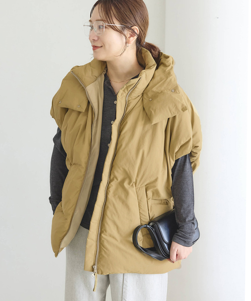 JOURNAL STANDARD（ジャーナルスタンダード）の「ドロストポンチョダウン（ダウンベスト・レディース・ベージュ/ブラック・FREE）」の18枚目の写真