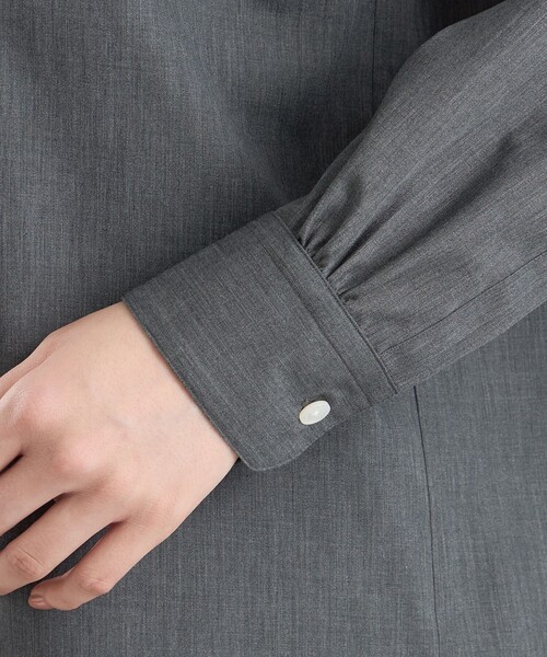 MACKINTOSH PHILOSOPHY(マッキントッシュ フィロソフィー)の「GREY LABEL シャンブレーバンドカラーシャツ(シャツ/ブラウス・レディース・チャコールグレー/ブラウン・2/6)」の10枚目の写真