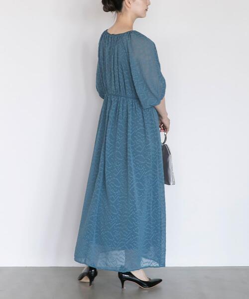 URBAN RESEARCH ROSSO WOMEN（アーバンリサーチ　ロッソ）の「ジャガードギャザーパフドレス（ワンピース・レディース・ライトブルー/ネイビー・FREE）」の6枚目の写真