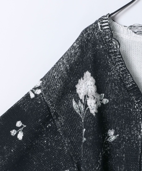 JEANASIS（ジーナシス）の「BlurフラワープリントVカーディガン/604991（カーディガン/ボレロ・レディース・ブラック系その他/ブルー系その他/ホワイト系その他・FREE）」の6枚目の写真