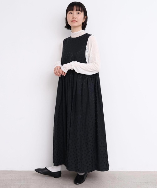 l'atelier du savon(アトリエドサボン)の「サテンジャガード まばらドットノースリワンピース(ワンピース・レディース・ブラック・FREE)」の10枚目の写真