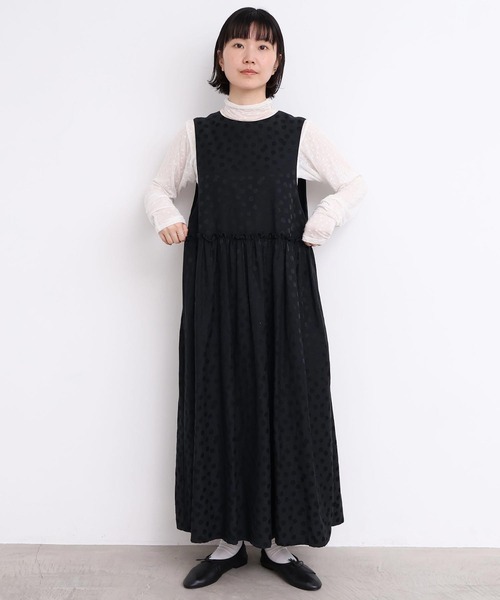 l'atelier du savon(アトリエドサボン)の「サテンジャガード まばらドットノースリワンピース(ワンピース・レディース・ブラック・FREE)」の20枚目の写真