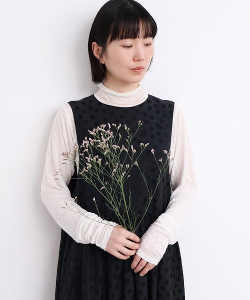 l'atelier du savon(アトリエドサボン)の「サテンジャガード まばらドットノースリワンピース(ワンピース・レディース・ブラック・FREE)」の2枚目の写真