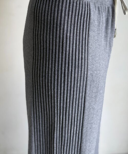 Chez toi（シェトワ）の「サイドリブセミフレアニットパンツ（その他パンツ・レディース・グレー/ブラック/ベージュ・FREE）」の21枚目の写真