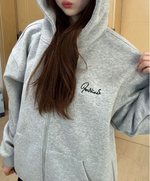 WEGO(ウィゴー)の「WEGO/レタープリントオーバーサイズパーカー(パーカー・レディース・ブラック/グレー/ブラウン・LARGE/MEDIUM)」の2枚目の写真