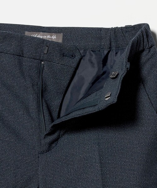 A DAY IN THE LIFE UNITED ARROWS（アデイインザライフユナイテッドアローズ）の「ドビー テーパードパンツ ‐ウォッシャブル・セットアップ対応‐＜A DAY IN THE LIFE＞（スラックス・レディース・ネイビー/ダークグレー・36/38/40）」の6枚目の写真
