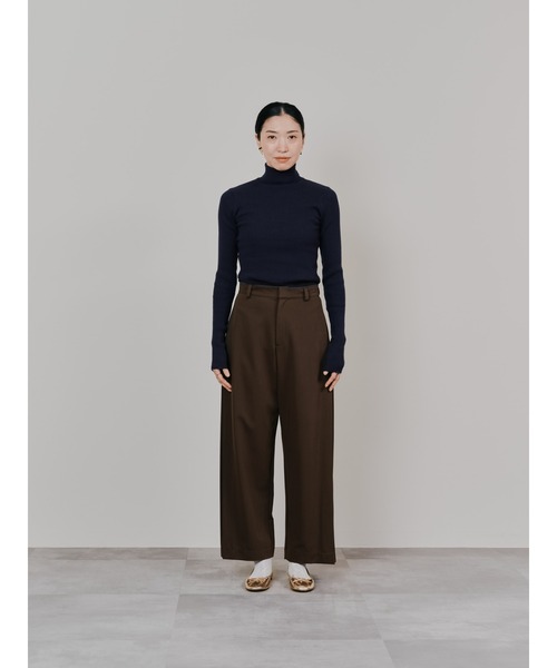 TEVALT（ヴァレット）の「リブタートルニットトップス（ニット/セーター・レディース・イエロー/ターコイズブルー/ネイビー・38）」の17枚目の写真