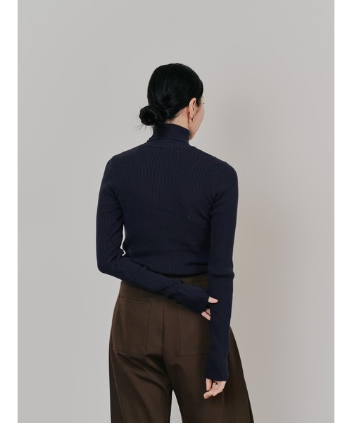 TEVALT（ヴァレット）の「リブタートルニットトップス（ニット/セーター・レディース・イエロー/ターコイズブルー/ネイビー・38）」の12枚目の写真