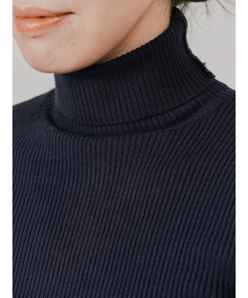 TEVALT（ヴァレット）の「リブタートルニットトップス（ニット/セーター・レディース・イエロー/ターコイズブルー/ネイビー・38）」の13枚目の写真