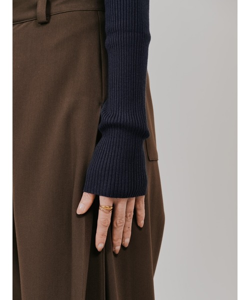 TEVALT（ヴァレット）の「リブタートルニットトップス（ニット/セーター・レディース・イエロー/ターコイズブルー/ネイビー・38）」の16枚目の写真