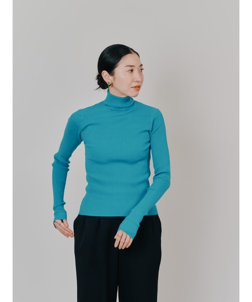 TEVALT（ヴァレット）の「リブタートルニットトップス（ニット/セーター・レディース・イエロー/ターコイズブルー/ネイビー・38）」の21枚目の写真