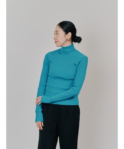 TEVALT（ヴァレット）の「リブタートルニットトップス（ニット/セーター・レディース・イエロー/ターコイズブルー/ネイビー・38）」の22枚目の写真