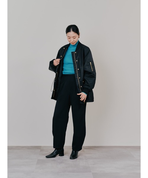 TEVALT（ヴァレット）の「リブタートルニットトップス（ニット/セーター・レディース・イエロー/ターコイズブルー/ネイビー・38）」の4枚目の写真