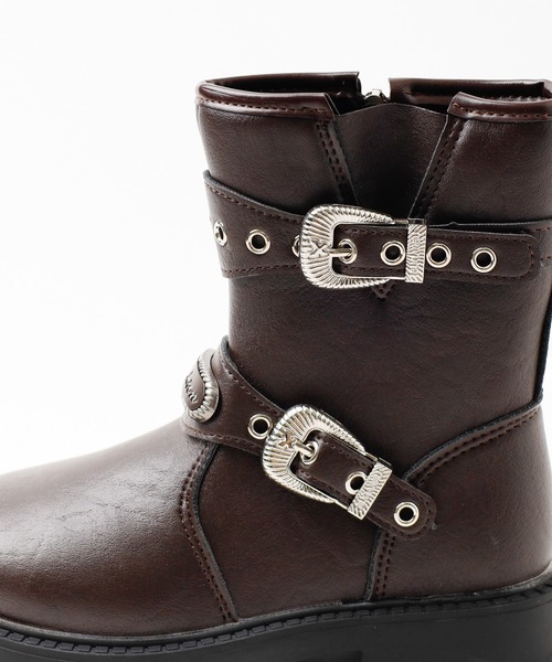 URBAN CHERRY（アーバンチェリー）の「ベルトデザインエンジニアブーツ（ブーツ・キッズ・ブラウン/ブラック・18.0cm/19.0cm/19.5cm/20.0cm/20.5cm/21.0cm/21.5cm/22.5cm/18.5cm）」の21枚目の写真