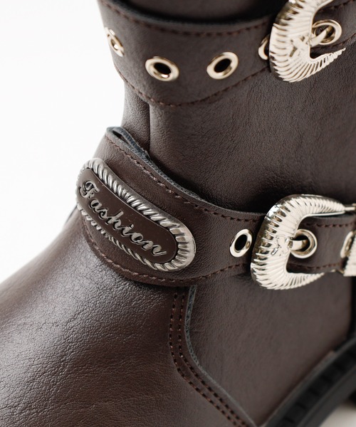 URBAN CHERRY（アーバンチェリー）の「ベルトデザインエンジニアブーツ（ブーツ・キッズ・ブラウン/ブラック・18.0cm/19.0cm/19.5cm/20.0cm/20.5cm/21.0cm/21.5cm/22.5cm/18.5cm）」の22枚目の写真