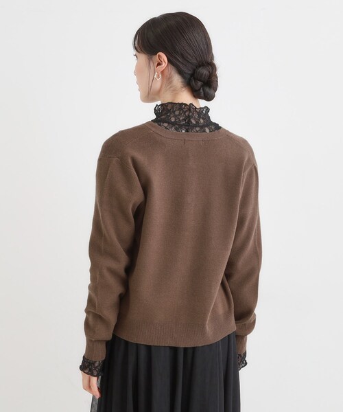 DRESKIP（ドレスキップ）の「【セットアップ可/洗濯機可】もちもちタッチが心地よい クルーネックカーディガン（カーディガン/ボレロ・レディース・ダークブラウン/ブラック/レッド系1・01/02/03/04）」の9枚目の写真