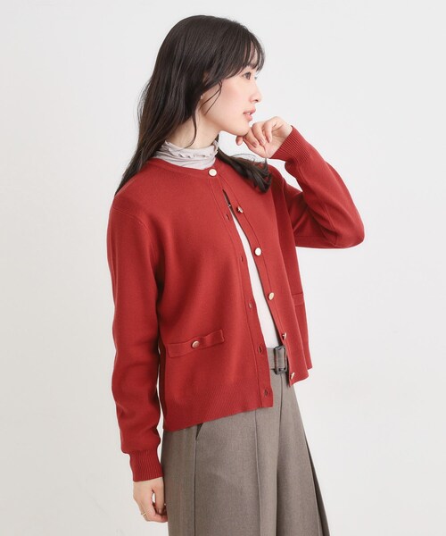 DRESKIP（ドレスキップ）の「【セットアップ可/洗濯機可】もちもちタッチが心地よい クルーネックカーディガン（カーディガン/ボレロ・レディース・ダークブラウン/ブラック/レッド系1・01/02/03/04）」の13枚目の写真