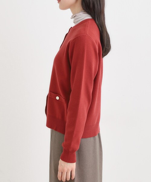 DRESKIP（ドレスキップ）の「【セットアップ可/洗濯機可】もちもちタッチが心地よい クルーネックカーディガン（カーディガン/ボレロ・レディース・ダークブラウン/ブラック/レッド系1・01/02/03/04）」の17枚目の写真