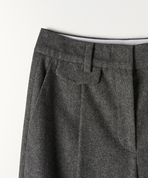 TTUDEMENT(トュードメント)の「WOOL ONE-TUCK WIDE SLACKS CHARCOAL(スラックス・レディース・その他・SMALL/MEDIUM)」の5枚目の写真