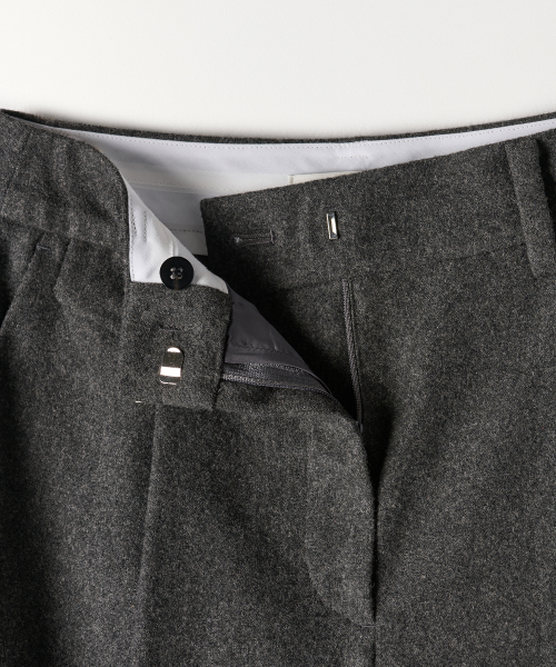 TTUDEMENT(トュードメント)の「WOOL ONE-TUCK WIDE SLACKS CHARCOAL(スラックス・レディース・その他・SMALL/MEDIUM)」の6枚目の写真