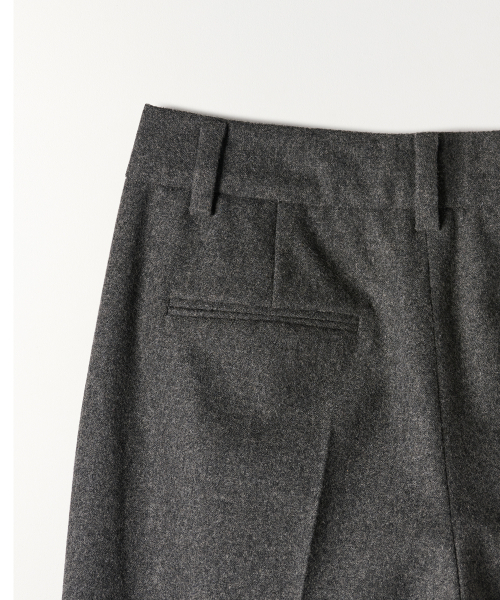 TTUDEMENT(トュードメント)の「WOOL ONE-TUCK WIDE SLACKS CHARCOAL(スラックス・レディース・その他・SMALL/MEDIUM)」の7枚目の写真