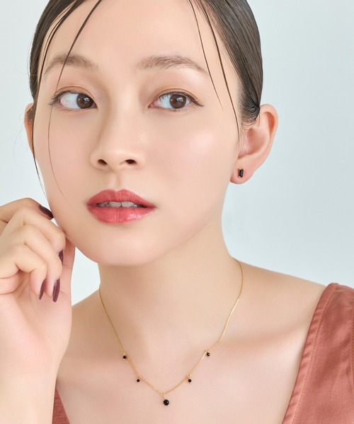Phoebe(フィービィー)の「シャインフレームスクエアピアス(片耳)(ピアス(片耳用)・レディース・ブラック/クリア/グリーン/レッド・FREE)」の7枚目の写真