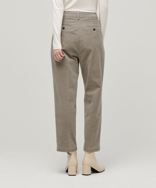 MUSINSA STANDARD WOMAN（ムシンサスタンダードウーマン）の「ウィメンズテーパードコーデュロイパンツ[ライトベージュ]（その他パンツ・レディース・その他・30/24/25/26/27/28/29）」の2枚目の写真