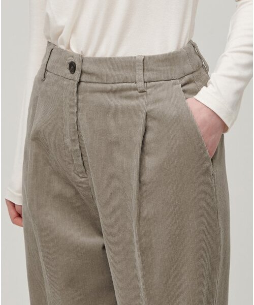 MUSINSA STANDARD WOMAN（ムシンサスタンダードウーマン）の「ウィメンズテーパードコーデュロイパンツ[ライトベージュ]（その他パンツ・レディース・その他・30/24/25/26/27/28/29）」の4枚目の写真