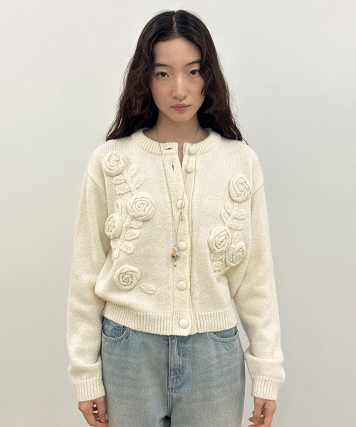 SINOON（シヌーン）の「[VIVIZのウンハ着用] Rose Artwork Hairy Cardigan (Ivory)（カーディガン/ボレロ・レディース・アイボリー・FREE）」の2枚目の写真