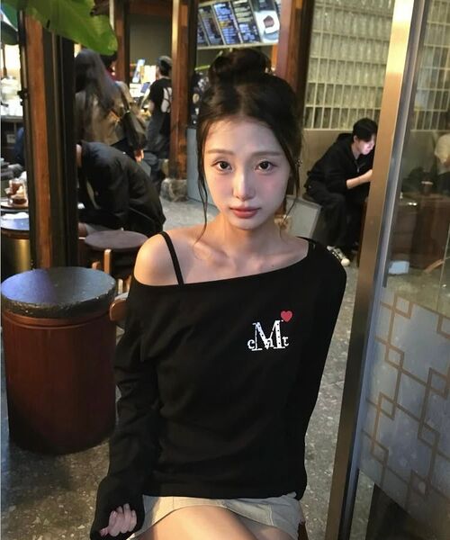 MUCENT（ムセント）の「ラブリッツミニハートロゴワンショルダー長袖Tシャツ（2カラー）（Tシャツ/カットソー・レディース・ブラック/ホワイト・FREE）」の10枚目の写真