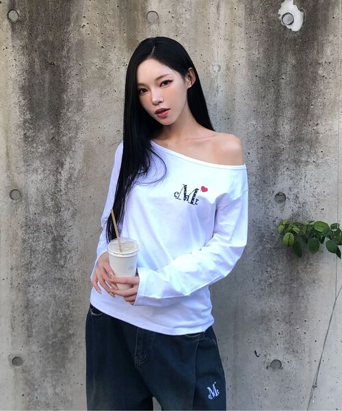 MUCENT(ムセント)の「ラブリッツミニハートロゴワンショルダー長袖Tシャツ(2カラー)(Tシャツ/カットソー・レディース・ブラック/ホワイト・FREE)」の2枚目の写真