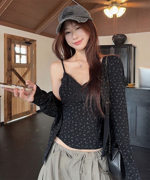 Mayree(メイリー)の「【Mayree】 2点セット 小花柄 カーディガン キャミソール(Tシャツ/カットソー・レディース・ブラック・SMALL/MEDIUM/LARGE)」の1枚目の写真