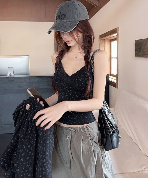 Mayree(メイリー)の「【Mayree】 2点セット 小花柄 カーディガン キャミソール(Tシャツ/カットソー・レディース・ブラック・SMALL/MEDIUM/LARGE)」の4枚目の写真