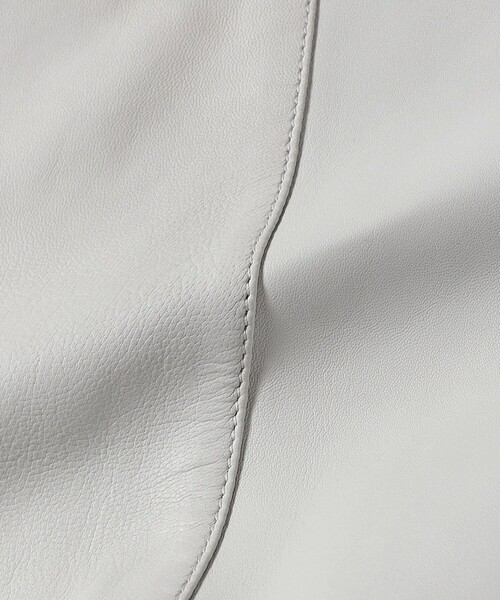 International Gallery BEAMS（インターナショナルギャラリービームス）の「QUATTROCCHI / シープレザー アビエーター ジャケット（ブルゾン・メンズ・ブラック/ライトグレー・44/48/46）」の6枚目の写真