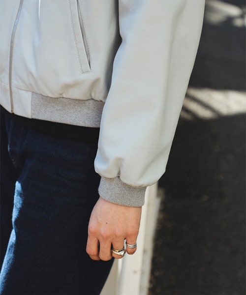 International Gallery BEAMS（インターナショナルギャラリービームス）の「QUATTROCCHI / シープレザー アビエーター ジャケット（ブルゾン・メンズ・ブラック/ライトグレー・44/48/46）」の15枚目の写真